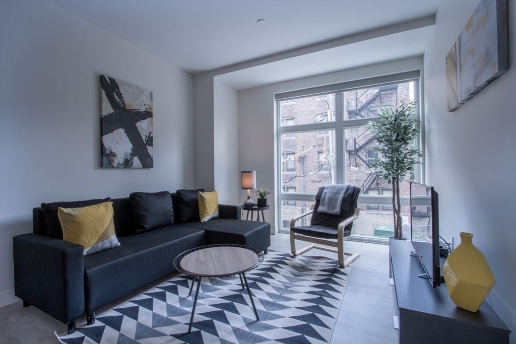 Foto principal - 856 Beacon St