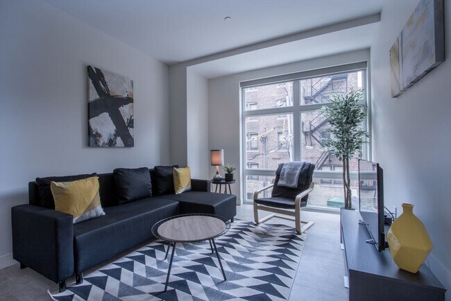 Building Photo - 856 Beacon St