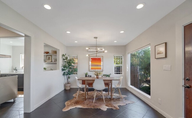 Building Photo - 2324 S Highland Ave