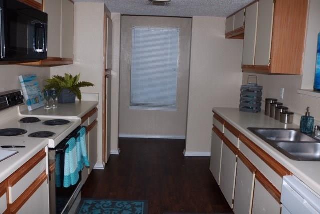 Building Photo - 4304 Hulen Cir E