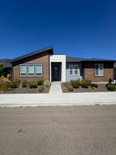 Building Photo - 555 S Proctor Ln