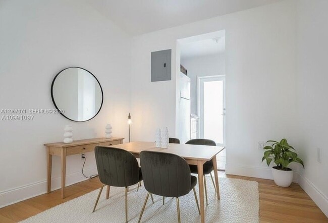 Foto del edificio - 7207 Bay Dr