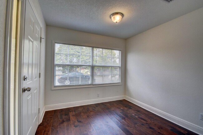 Foto del edificio - 340 Walton Blvd