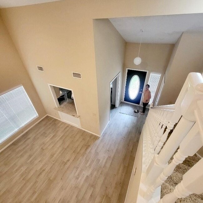 Building Photo - 16430 Clearwater Cir