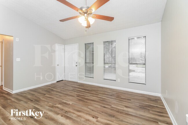 Foto del edificio - 6911 Hickory Log Rd