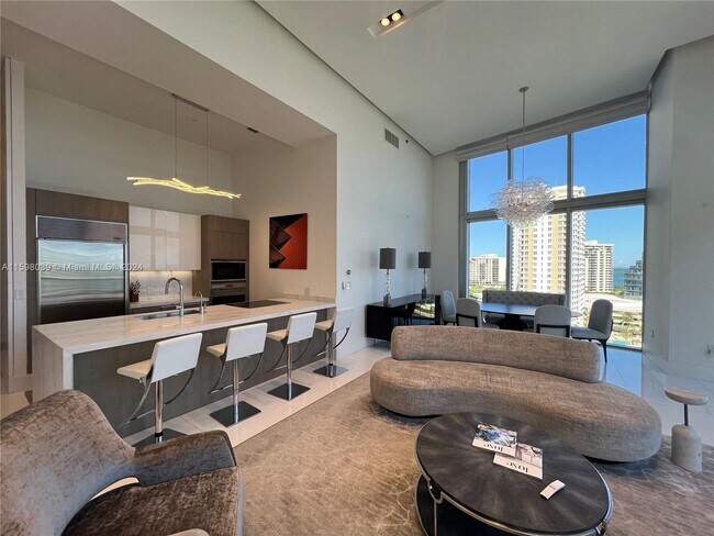 Building Photo - 495 Brickell Ave