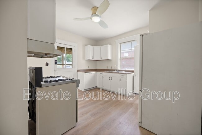 Building Photo - 609 Country Club Rd