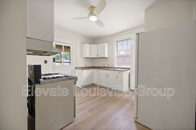 Foto del edificio - 609 Country Club Rd