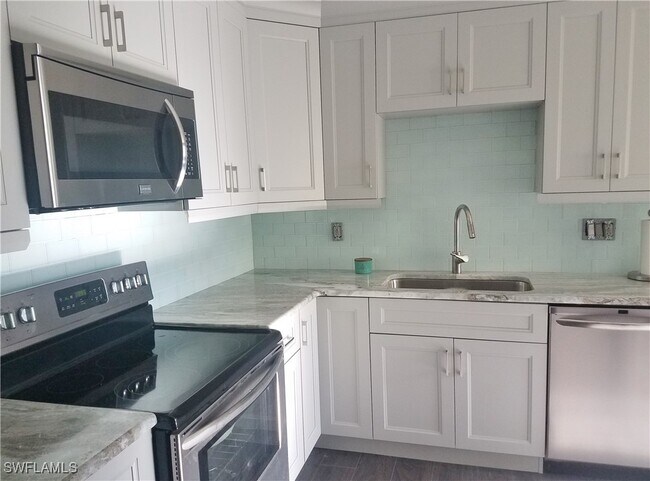 Foto del edificio - 7125 Lakeridge Ct