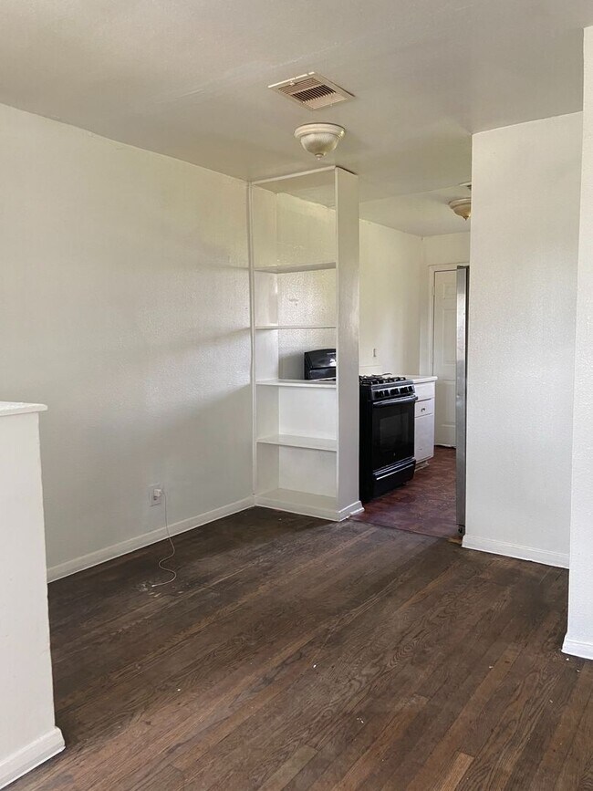 Foto del edificio - Three Bedroom Home For Lease