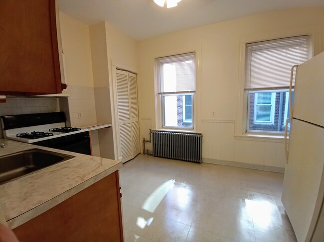 Building Photo - 346 Hanover St
