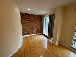 Building Photo - 645 Rue Prince-Arthur O