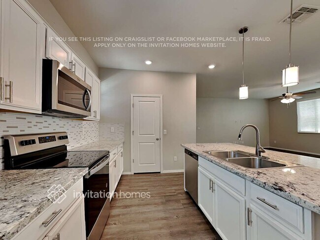 Foto del edificio - 16524 W Jenan Dr