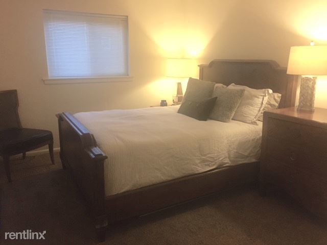 Primary Photo - 2 br, 1.5 bath Apartment - 326 Hermit St