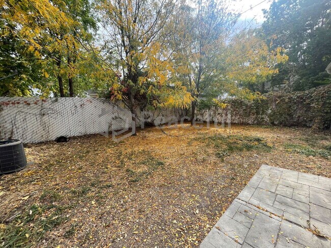 Foto del edificio - 128 E Truman Ave