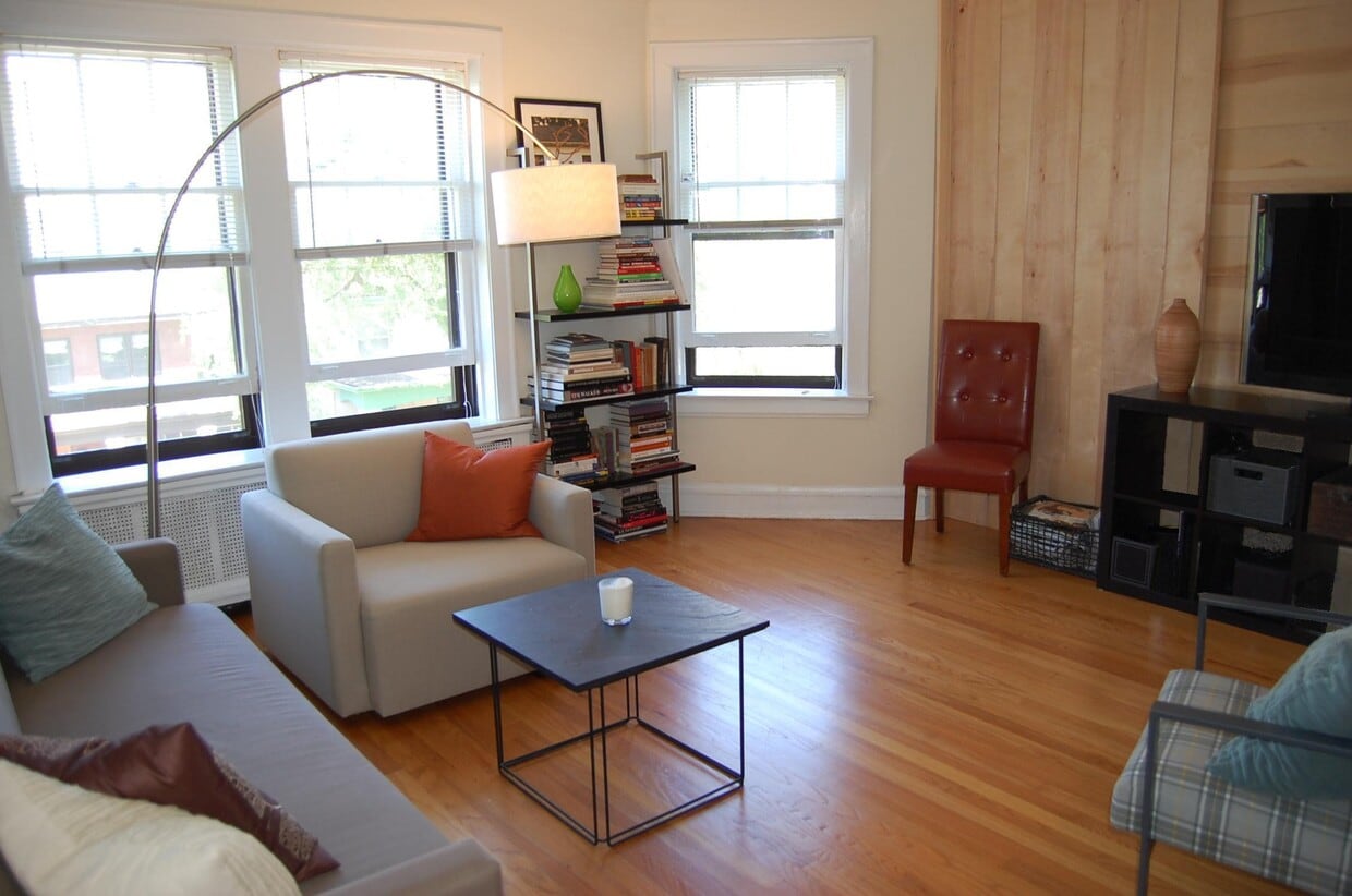 Primary Photo - 1112 Grove St