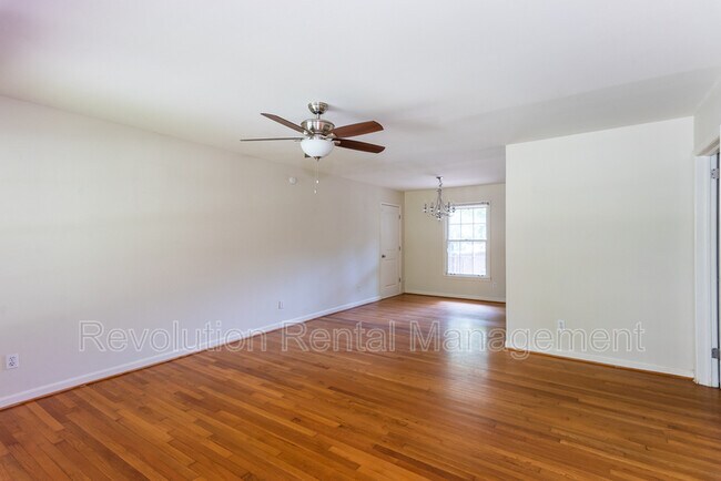 Building Photo - 2679 Warwick Cir NE