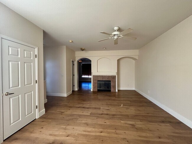 Photo - 2BR End Unit Townhome in Rock Creek