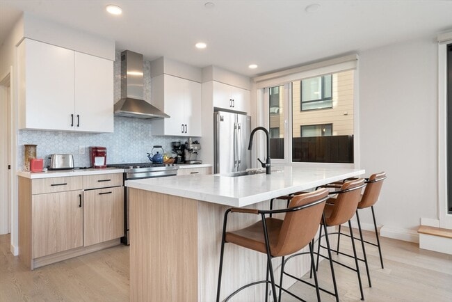 Building Photo - 457 W Broadway