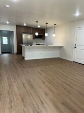 Building Photo - 305 Rowland Dr