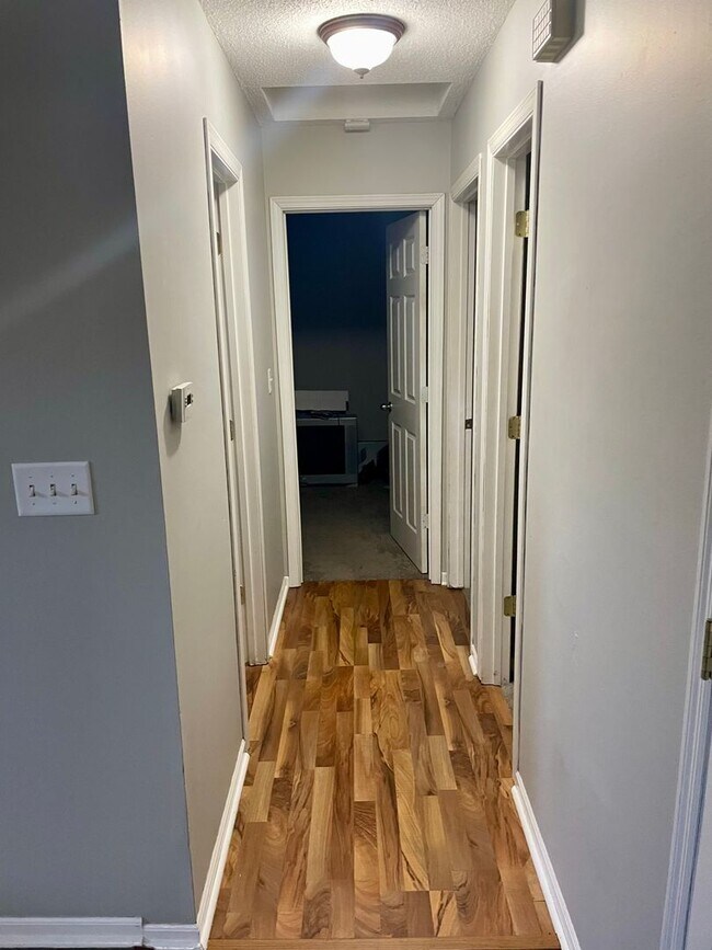 Building Photo - Available February 1, 2024 Current tenants...