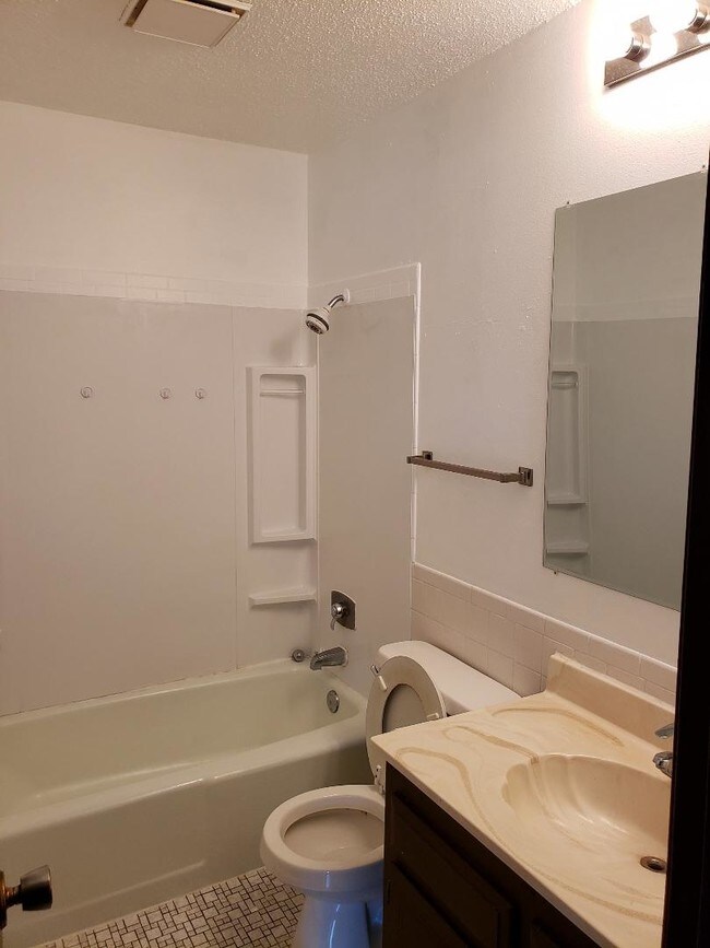 Foto del edificio - 3539 Pheasant Ln