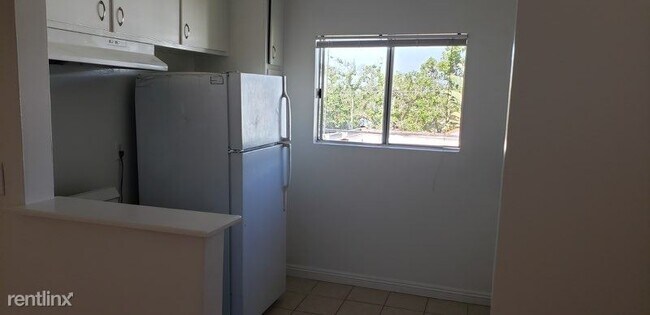 Building Photo - 619 N Hayworth Ave