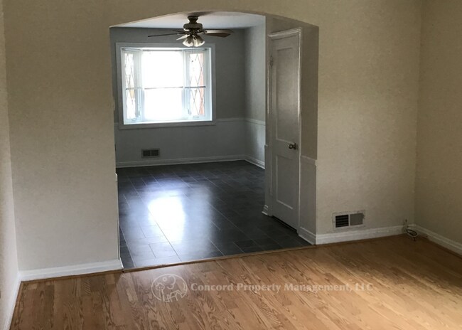 Foto del edificio - 8313 Hillendale Rd