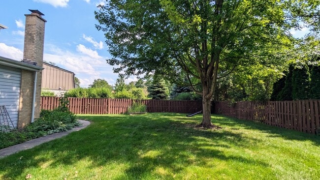 Building Photo - 536 S Echo Ln