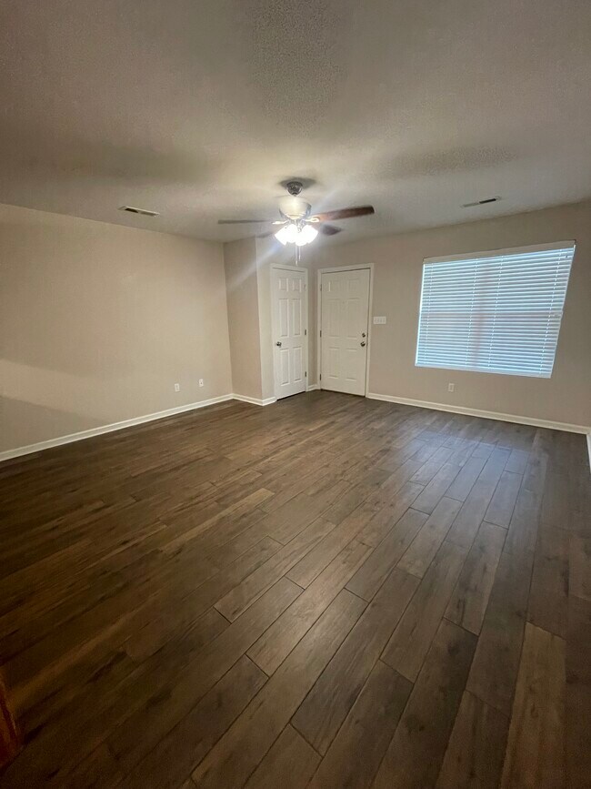 Living room has ceramic floors - 5191 County Road 73