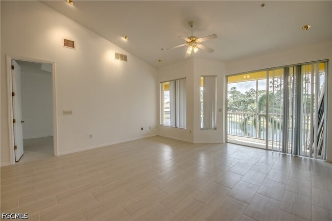 Building Photo - 15250 Riverbend Blvd