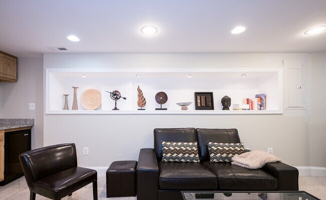 Foto del edificio - 222 1/2 E Street NE-SI ID1587659P