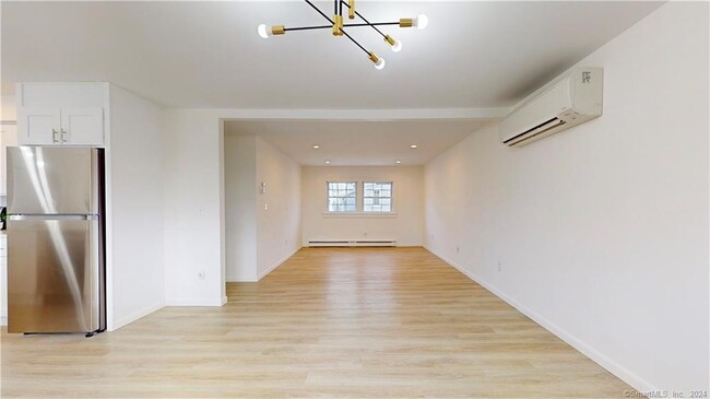 Foto del edificio - 37 Village Rd