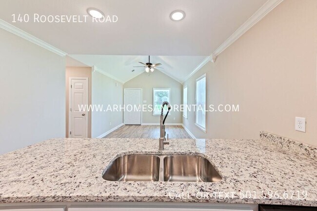 Foto del edificio - 140 Roosevelt Rd