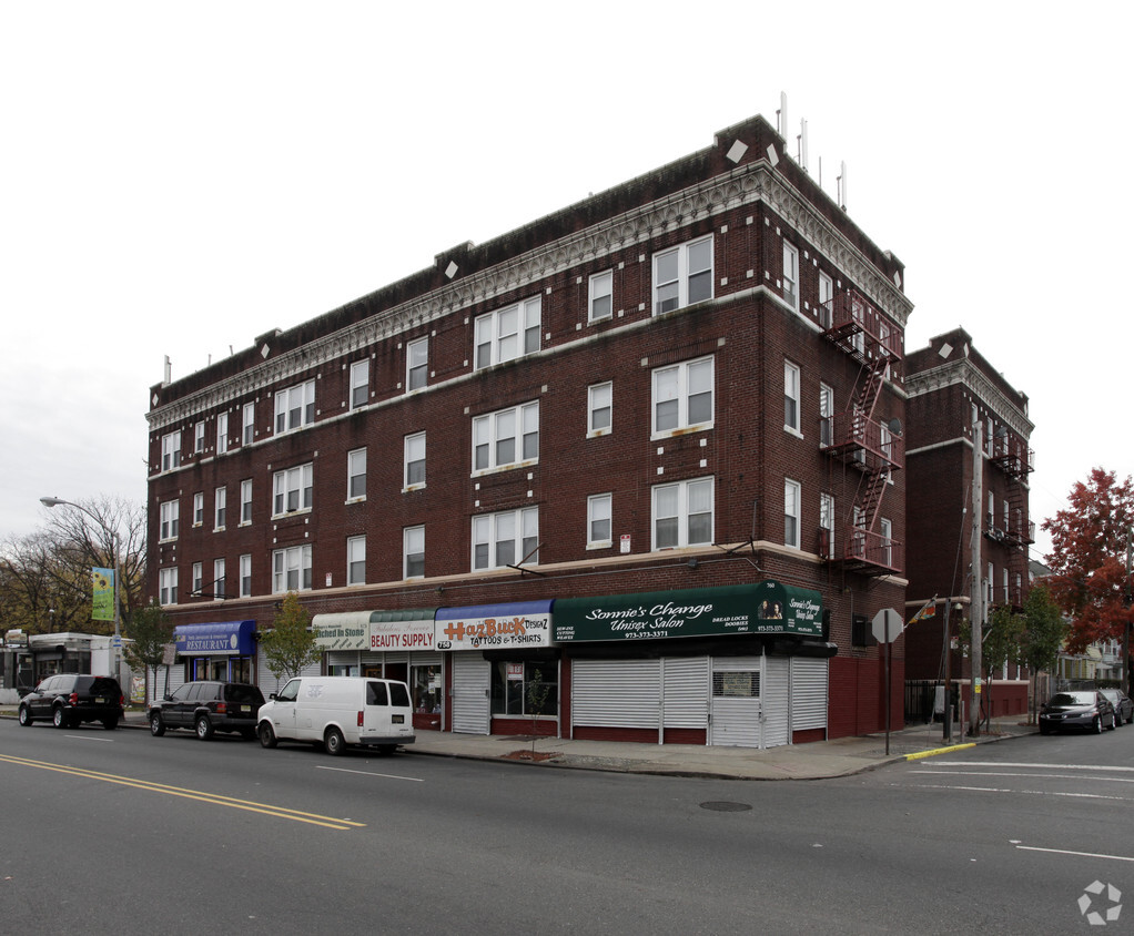 Foto del edificio - 2 Columbia Avenue Apartments