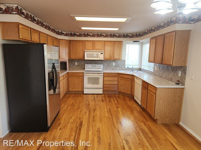 Building Photo - 4 br, 3.5 bath House - 3248 Greenmoor Ct