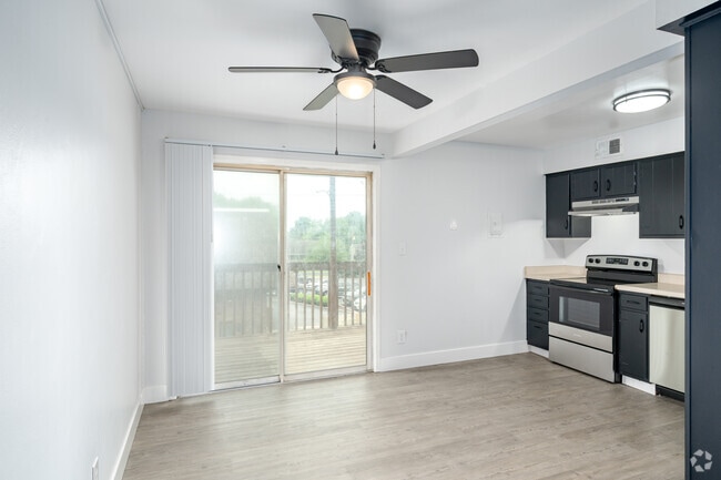 2BR, 1BA - 955SF - Dining Room - Covington Place