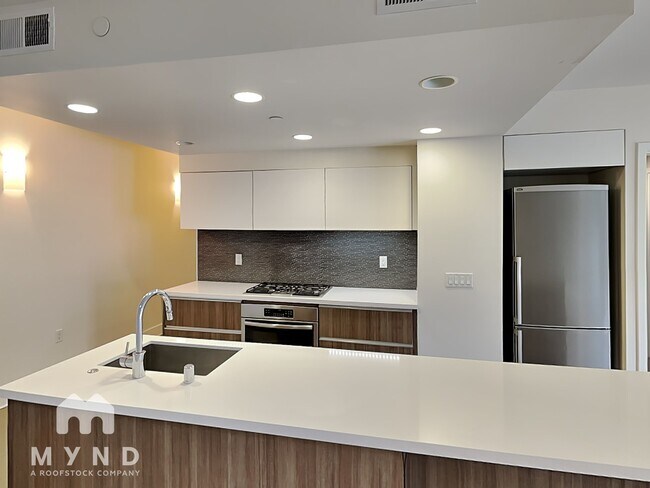 Building Photo - 1080 Sutter St