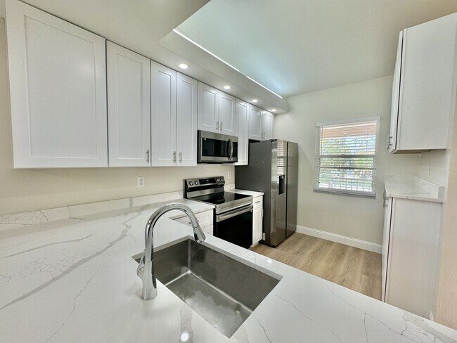 Foto del edificio - ** BRADSTROM AT LELY ** 3 BED / 2 BATH - CONDO - LIKE NEW! - GREAT LOCATION - ANNUAL RENTAL