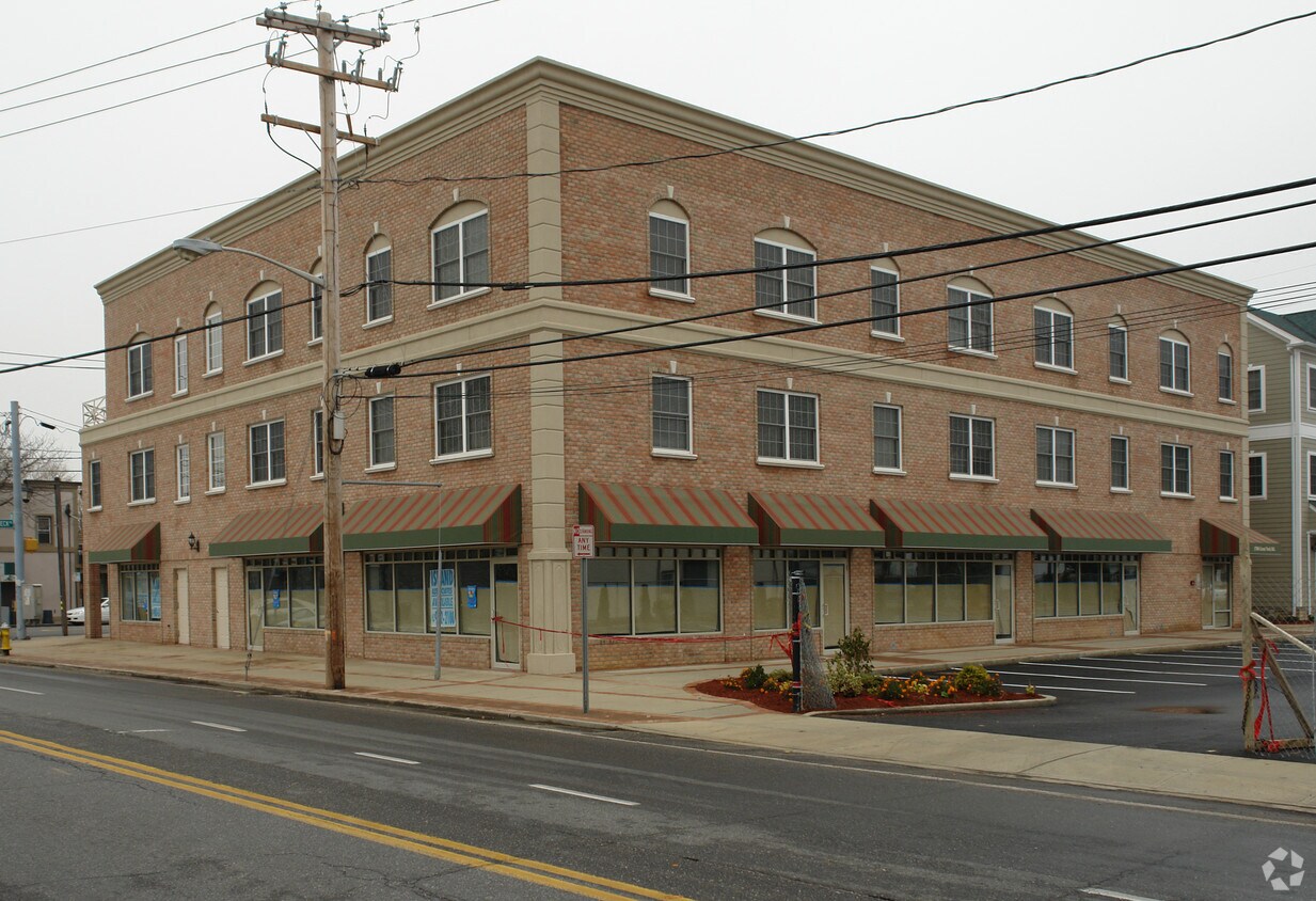 Foto del edificio - Oak Street Plaza