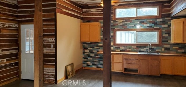 Building Photo - 4415 Woods Ln