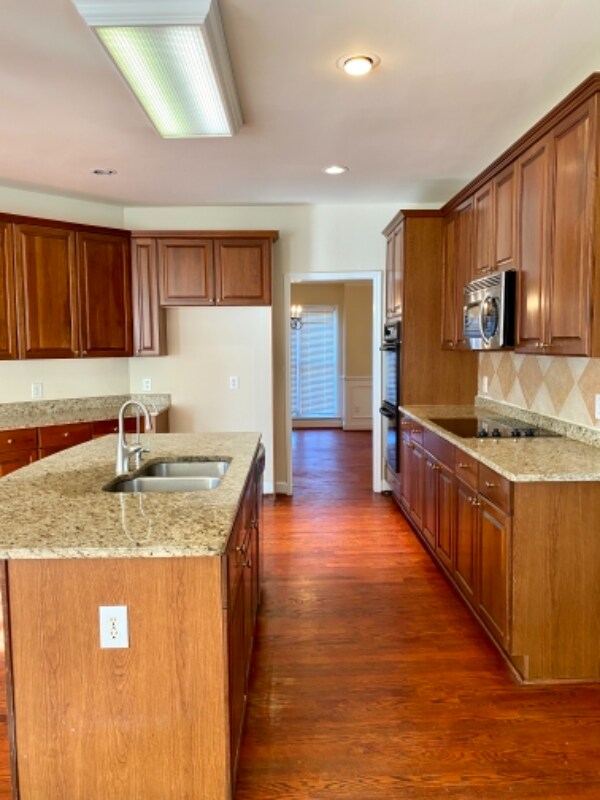 Building Photo - 835 River Trace Ct