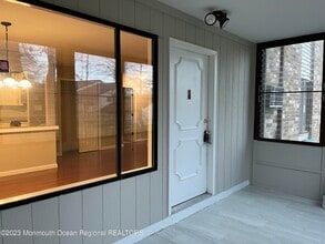 Building Photo - 136 Amberly Dr