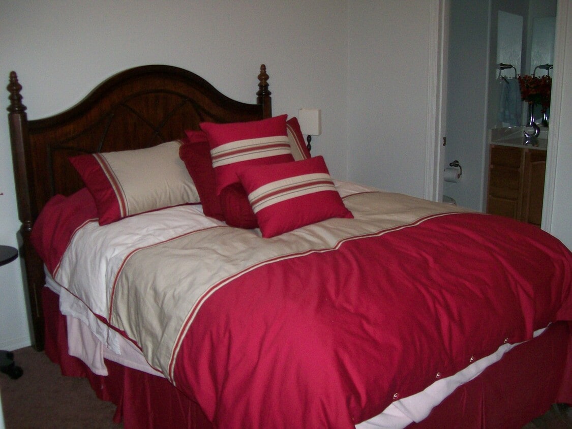 Building Photo - Beautiful Railroad Springs Townhome