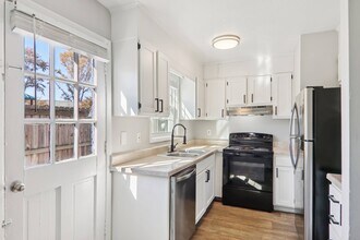 Building Photo - Townhomes at Spartanburg