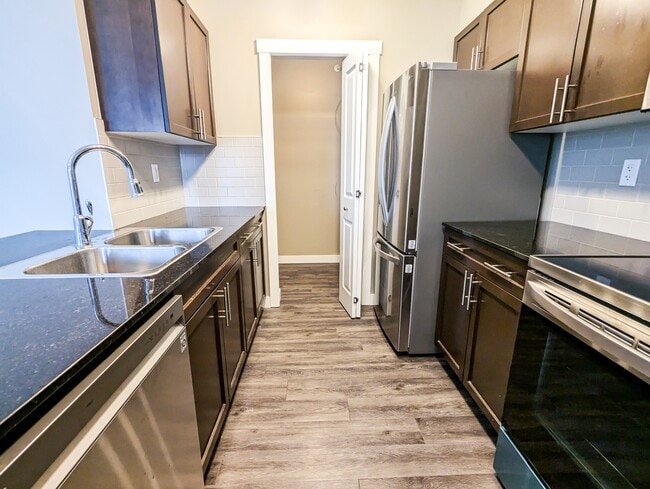 Building Photo - 20 Kincora Glen Park NW