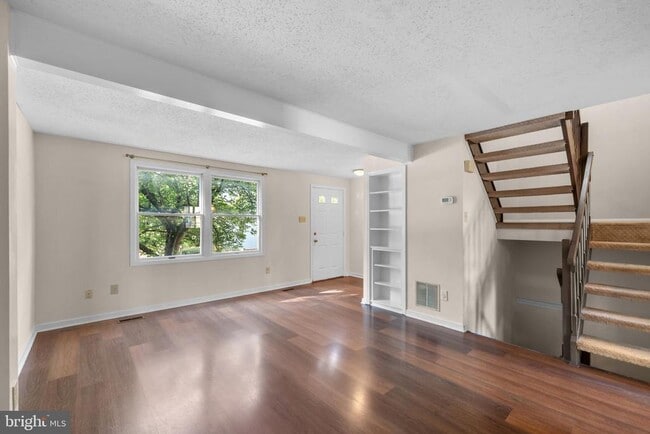 Building Photo - 6832 Heatherway Ct