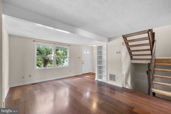 Foto del edificio - 6832 Heatherway Ct