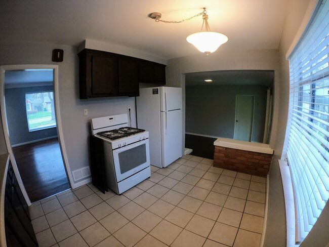 Building Photo - 2 bed, 1 bath ranch in a beautiful neighborhood