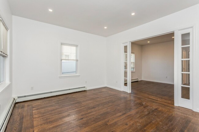 Building Photo - 14 S Stone Ave